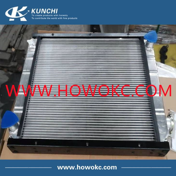 Sinotruk HOWO Light Truck Radiator LG9704530008 2
